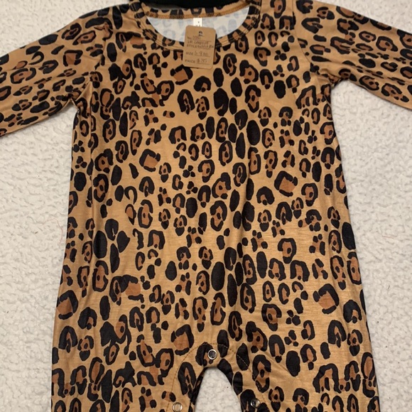 Boutique 1PC Leopard Print Outfit with Headband, NWT’s, Size 6-9 Months - Picture 4 of 10
